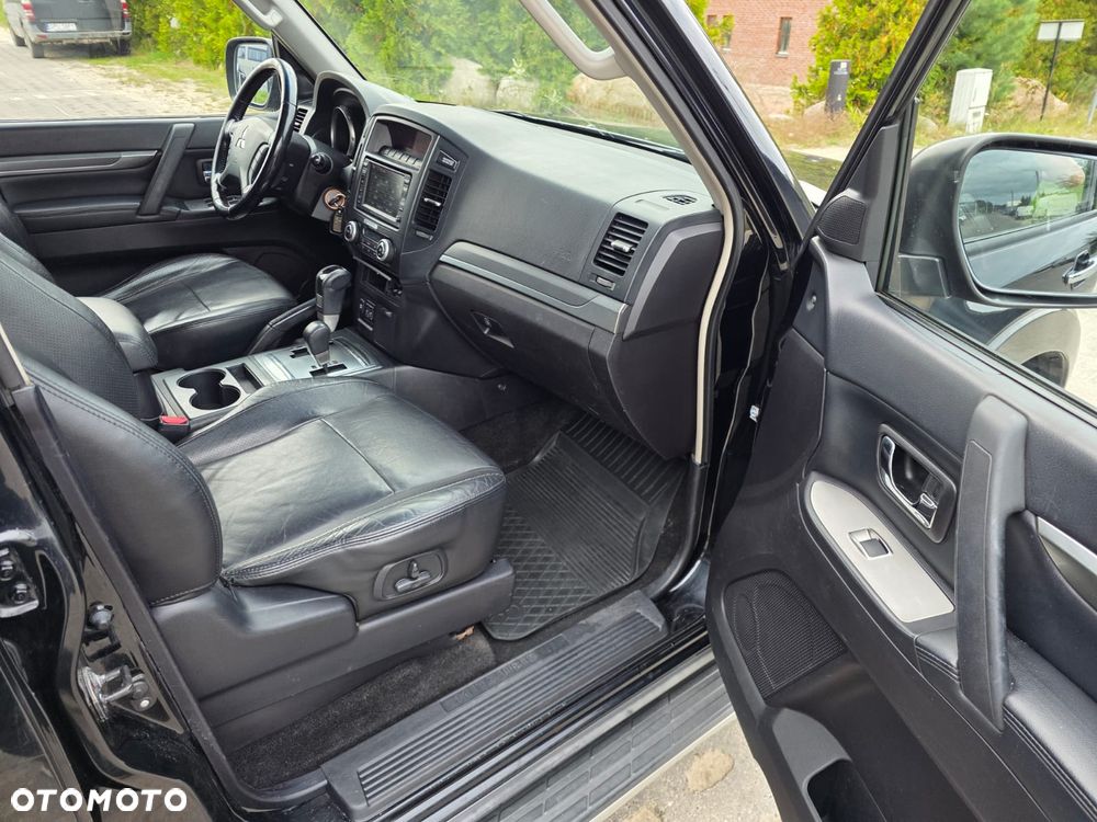 Mitsubishi Pajero - 12
