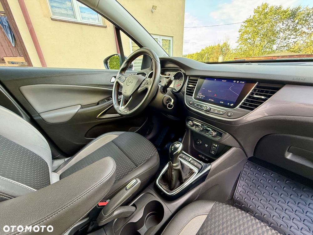 Opel Crossland X 1.2 T Design Line S&S - 24