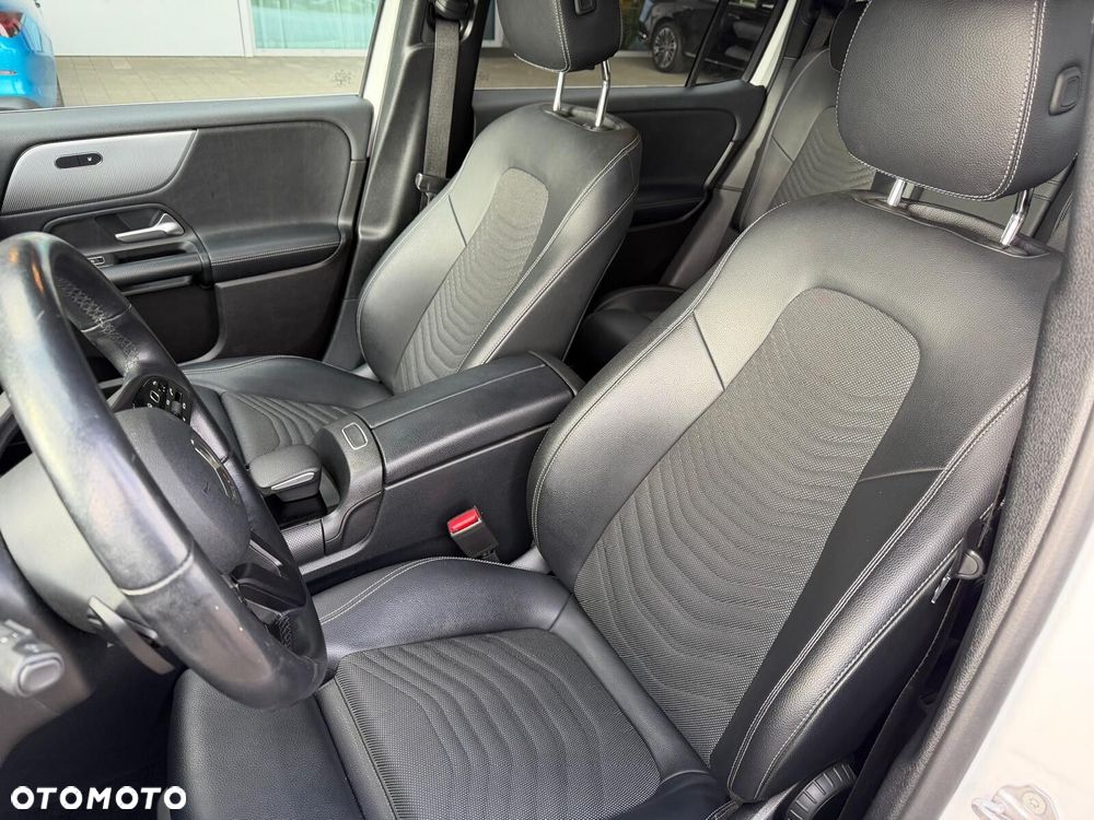 Mercedes-Benz GLB - 11