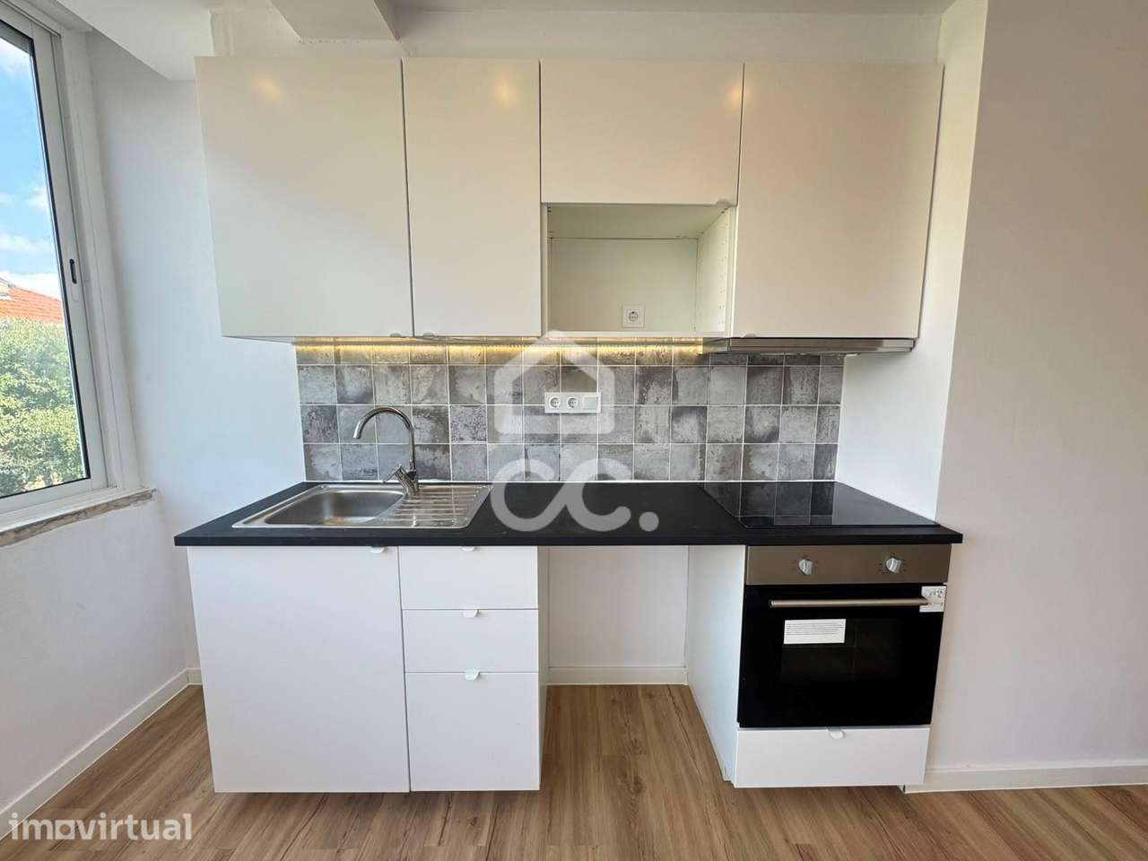Apartamento T2 Remodelado na Damaia | Duas Varandas | Excelente Lumino - Grande imagem: 4/22