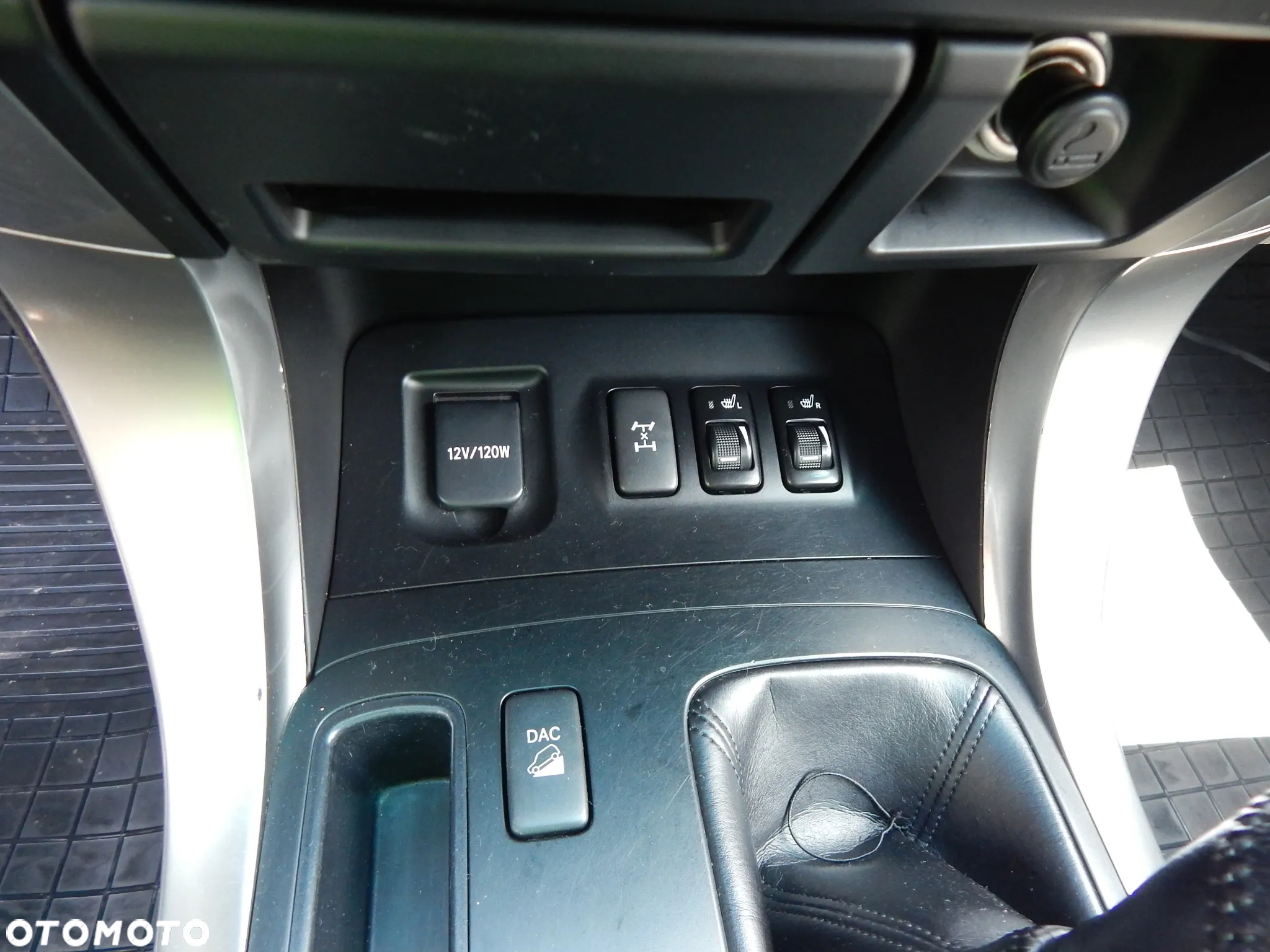 Toyota Land Cruiser - 10