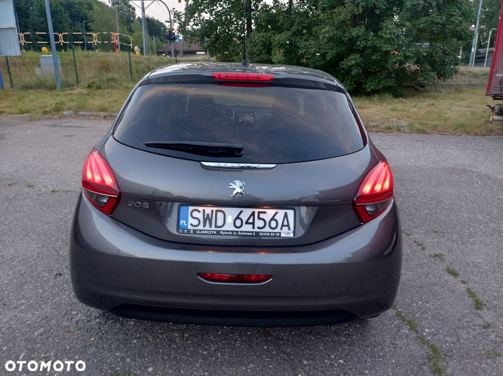 Peugeot 208 - 5