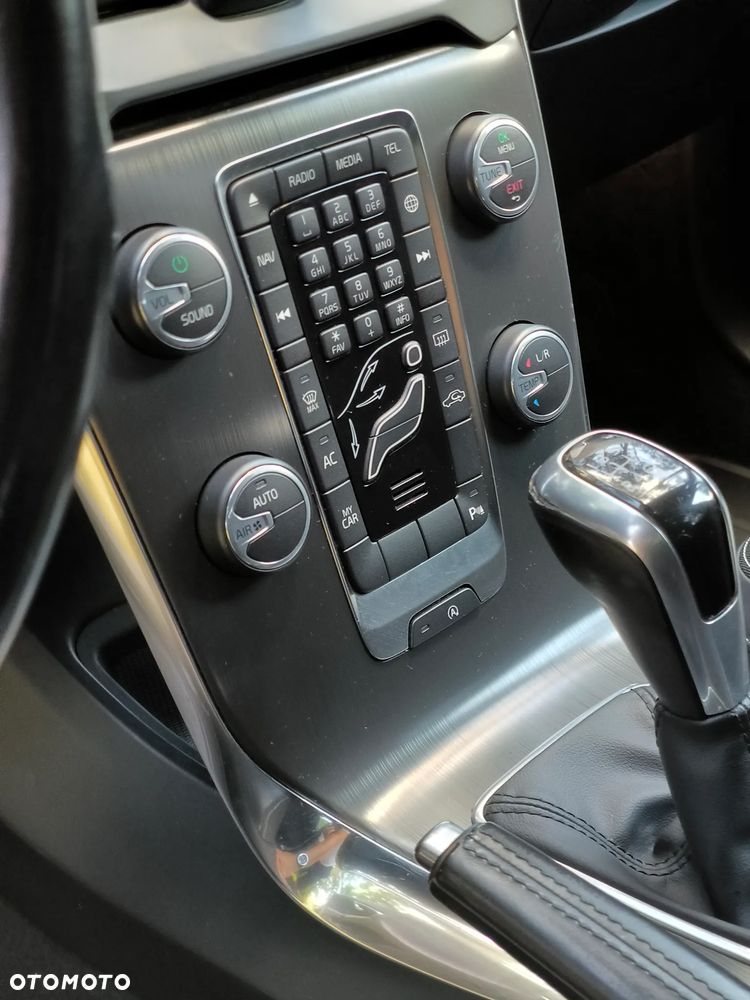 Volvo V40 D4 Drive-E Momentum - 38