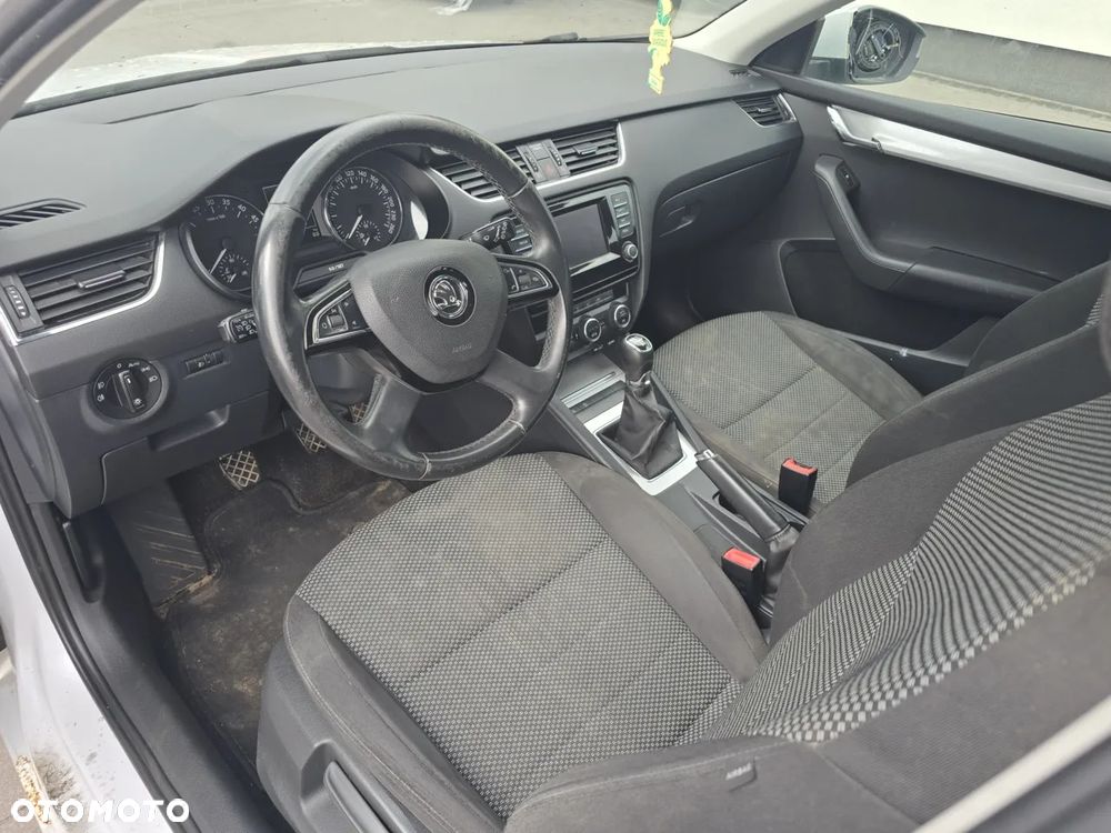 Skoda Octavia 1.6 TDI DPF Ambition - 12