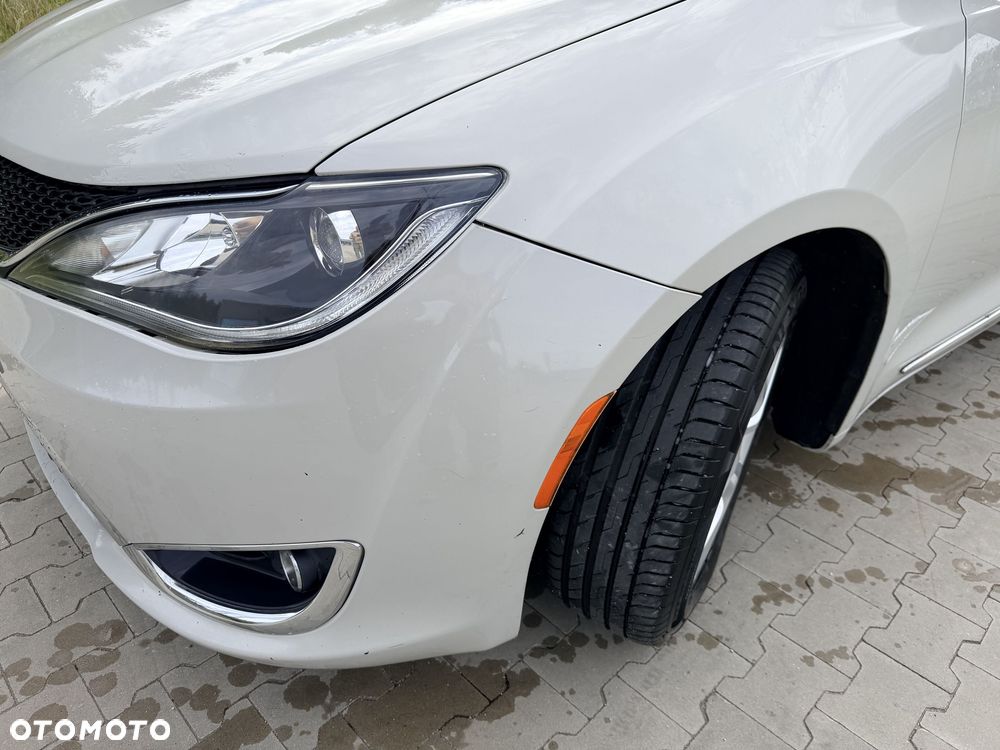 Chrysler Pacifica - 20