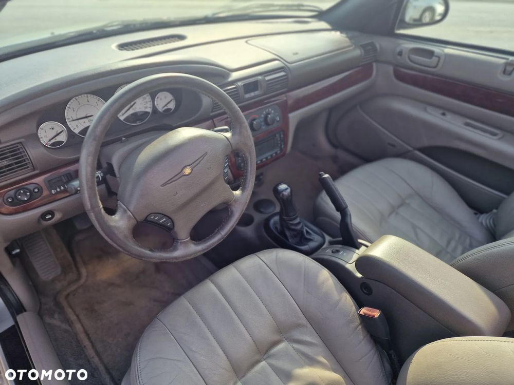 Chrysler Stratus - 15