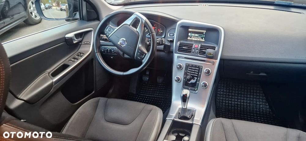 Volvo XC 60 D4 Momentum - 8