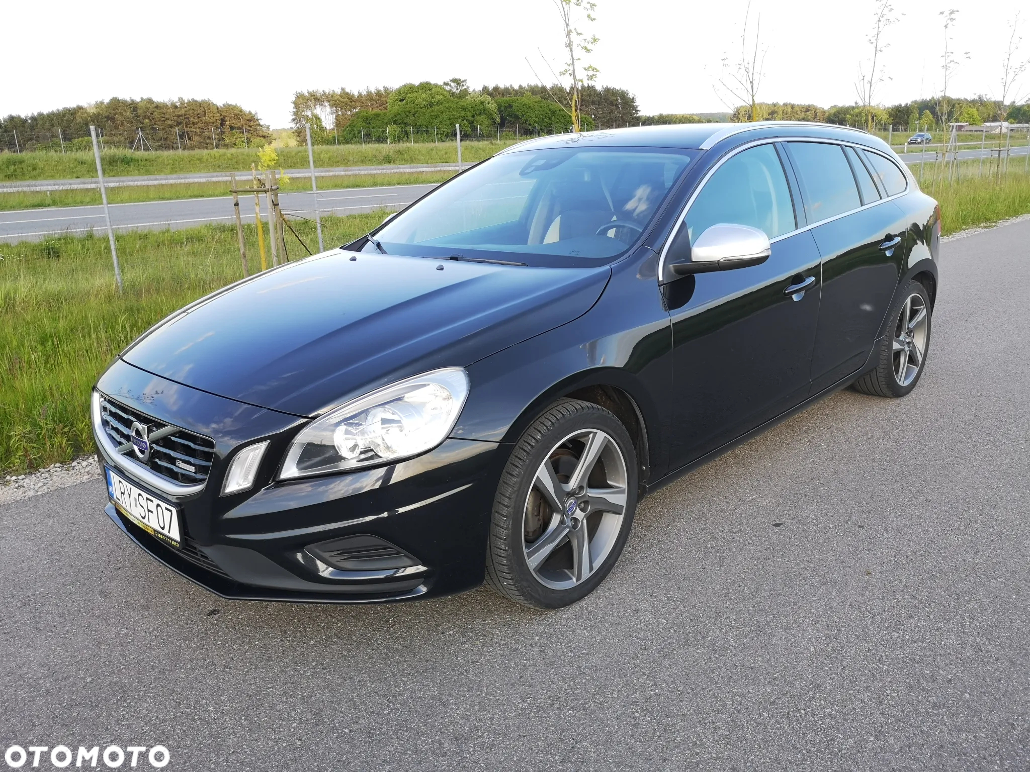 Volvo V60 T3 R-Design - 27