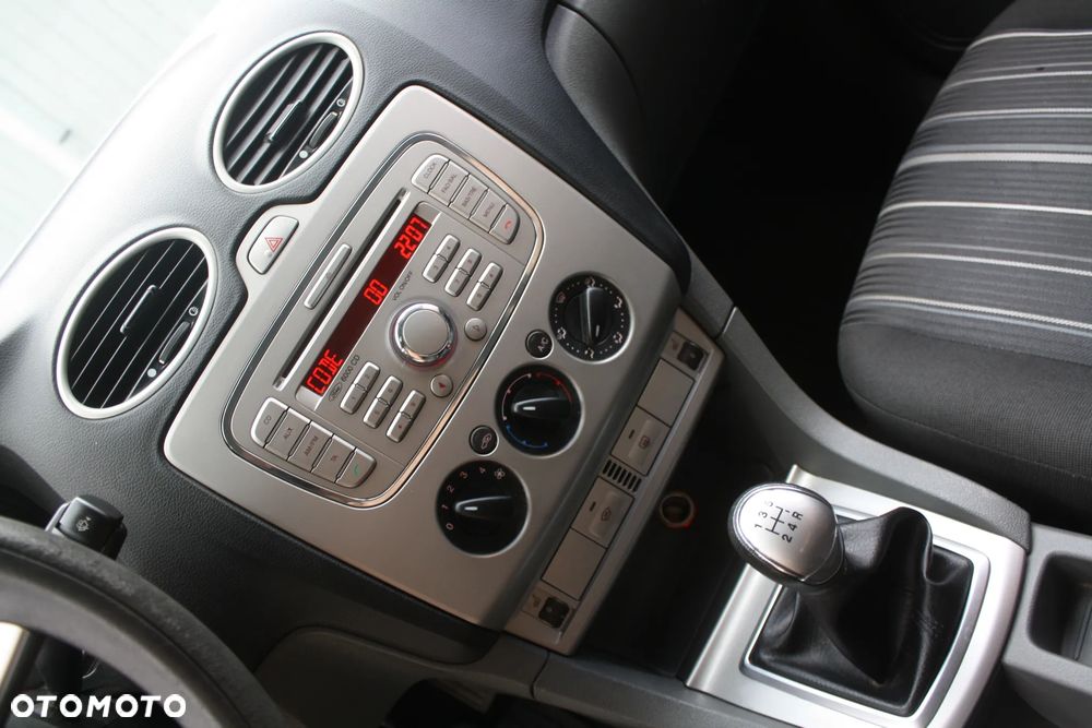Ford Focus 1.6 16V Ghia - 11