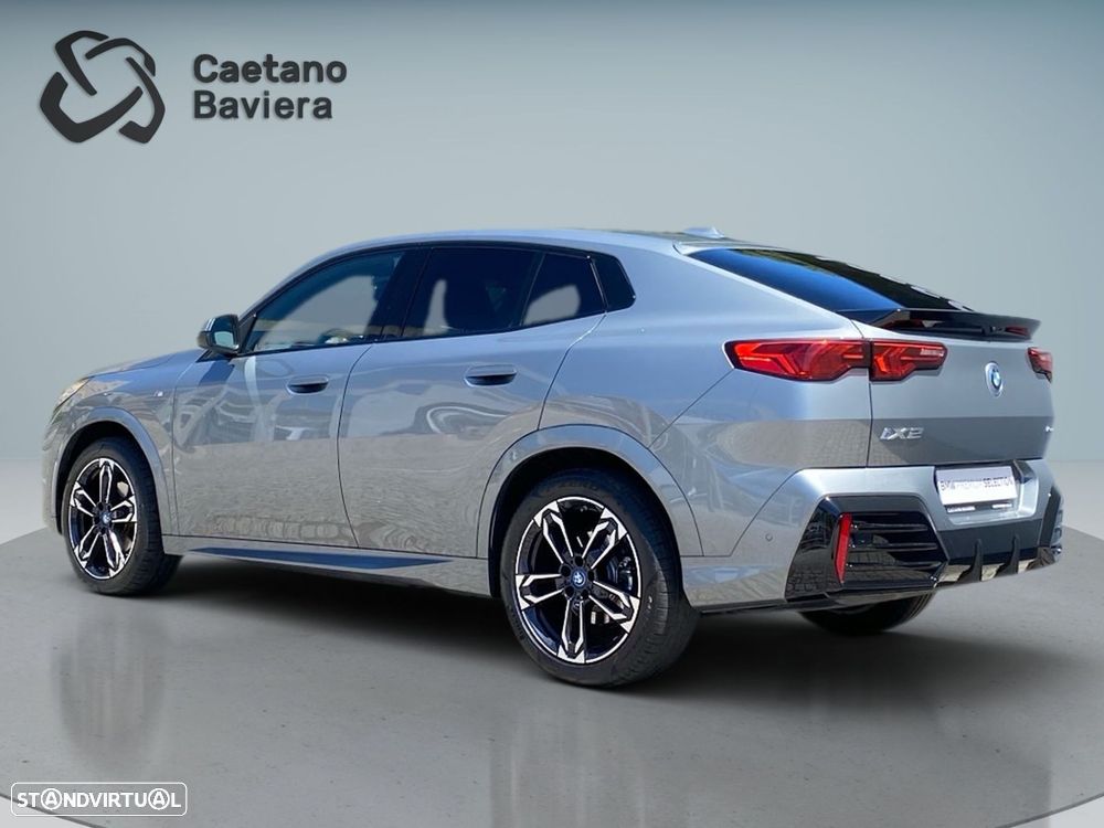 BMW iX2 eDrive20 Pack Desportivo M - 24