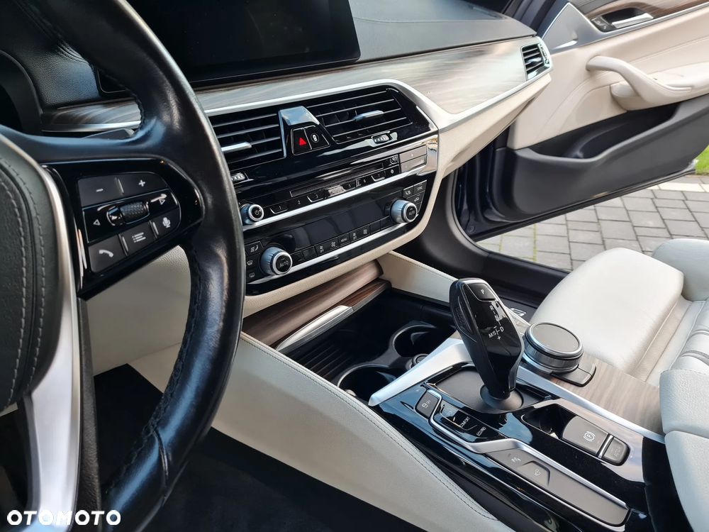 BMW Seria 5 520d Luxury Line - 22