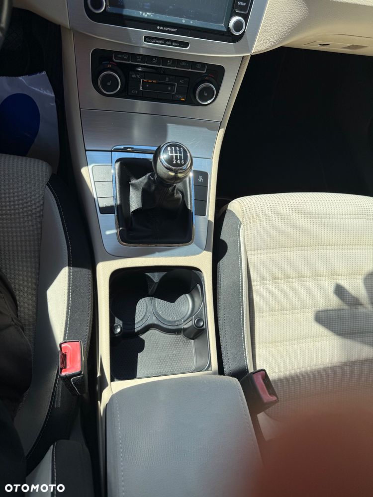 Volkswagen Passat - 8