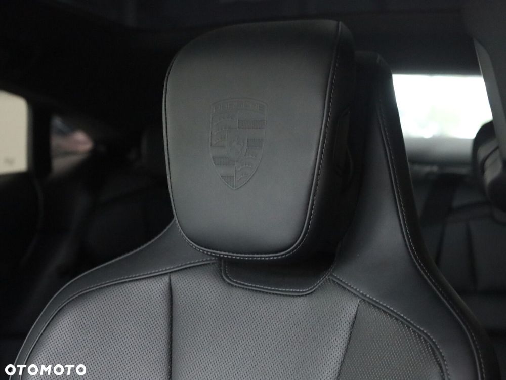 Porsche Taycan - 17