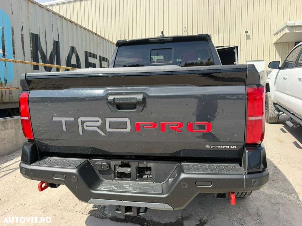 Toyota Tacoma - 4