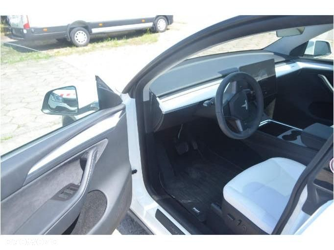 Tesla Y Long Range RWD - 6