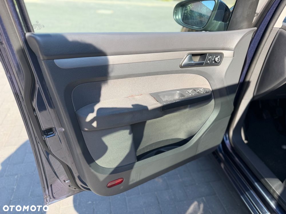 Volkswagen Touran 2.0 TDI DPF Comfortline - 20