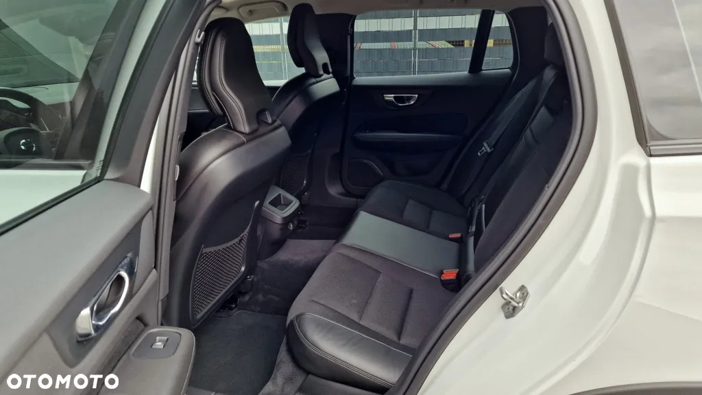 Volvo V60 Cross Country D4 AWD Geartronic - 24