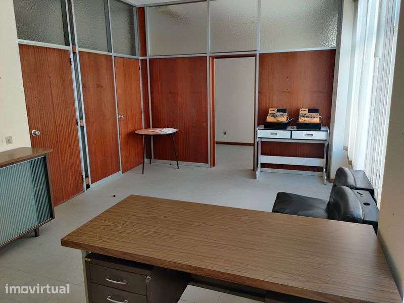 Espaço comercial 75m2 com WC completo 2⁰ andar - Grande imagem: 2/8