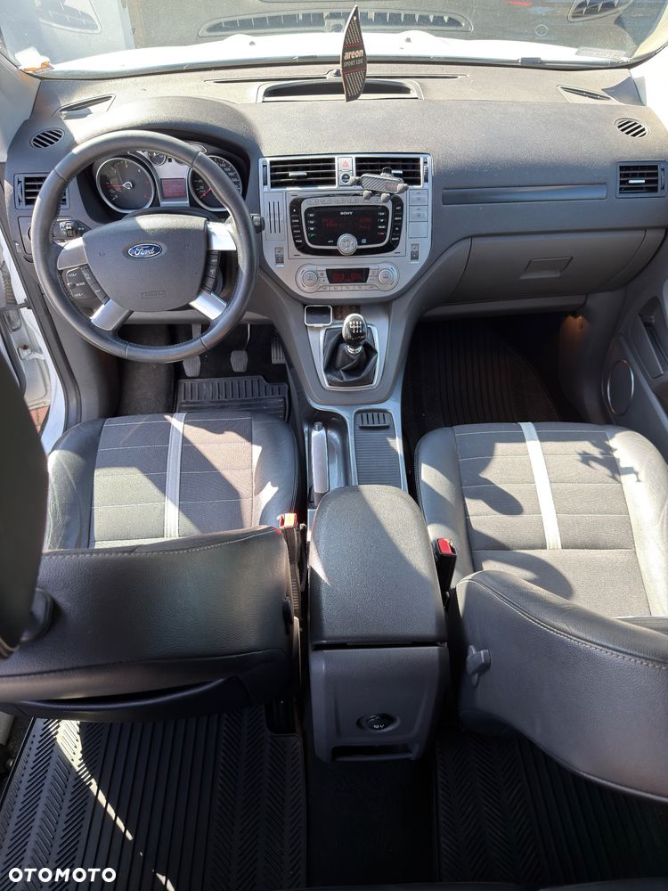 Ford Kuga - 10