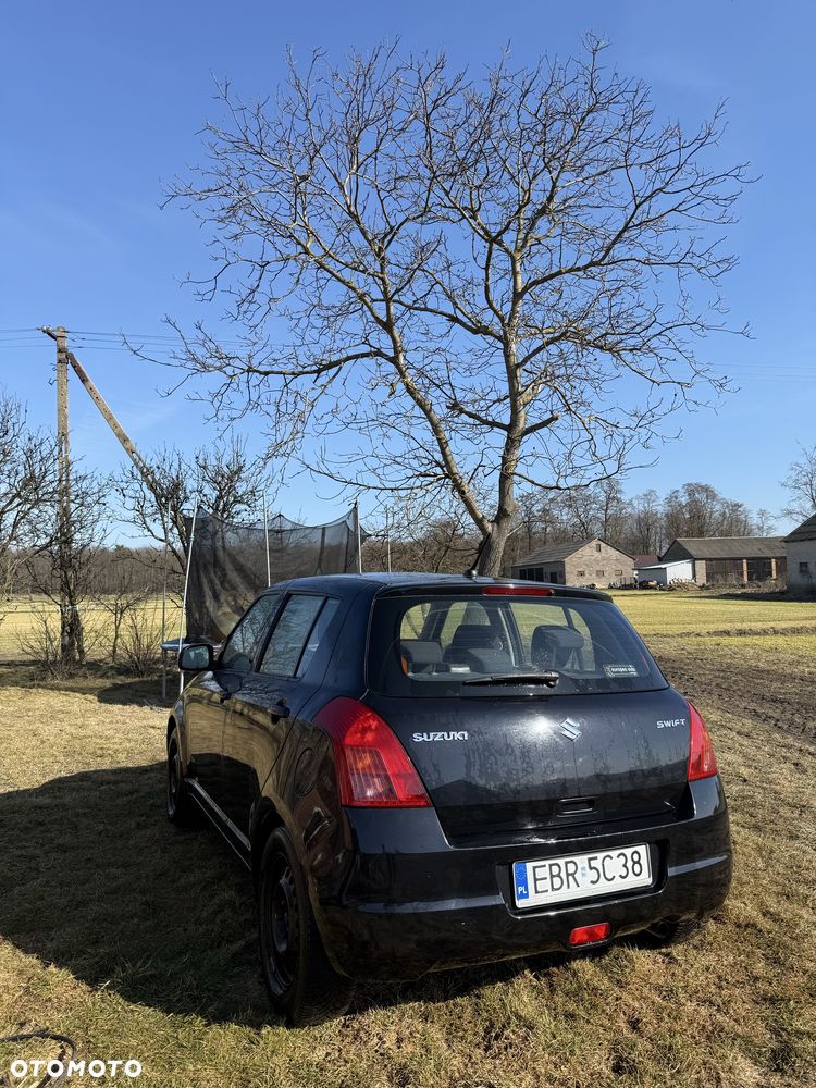 Suzuki Swift - 4