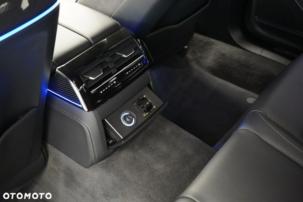 Audi A8 - 30