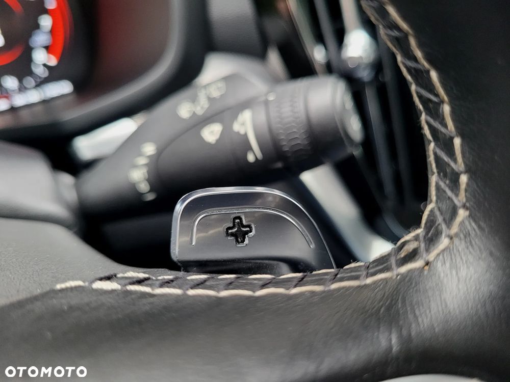 Volvo V60 T4 R-Design - 23