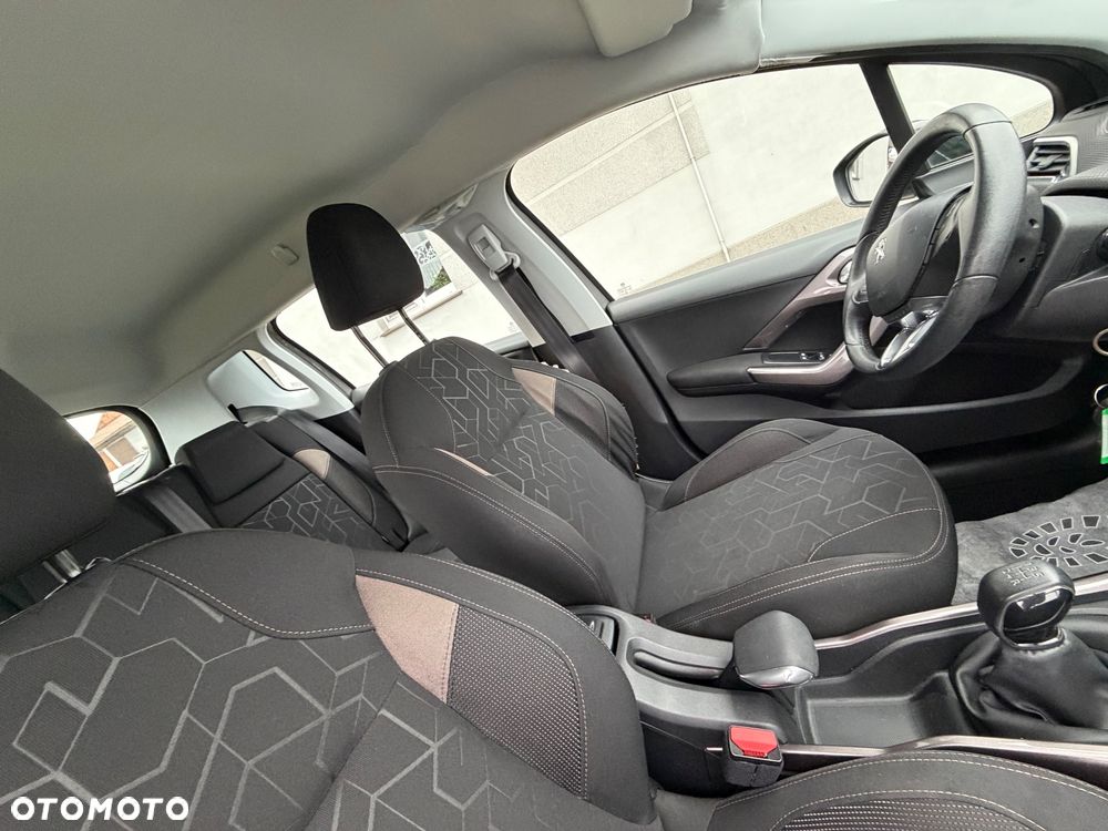 Peugeot 2008 - 11