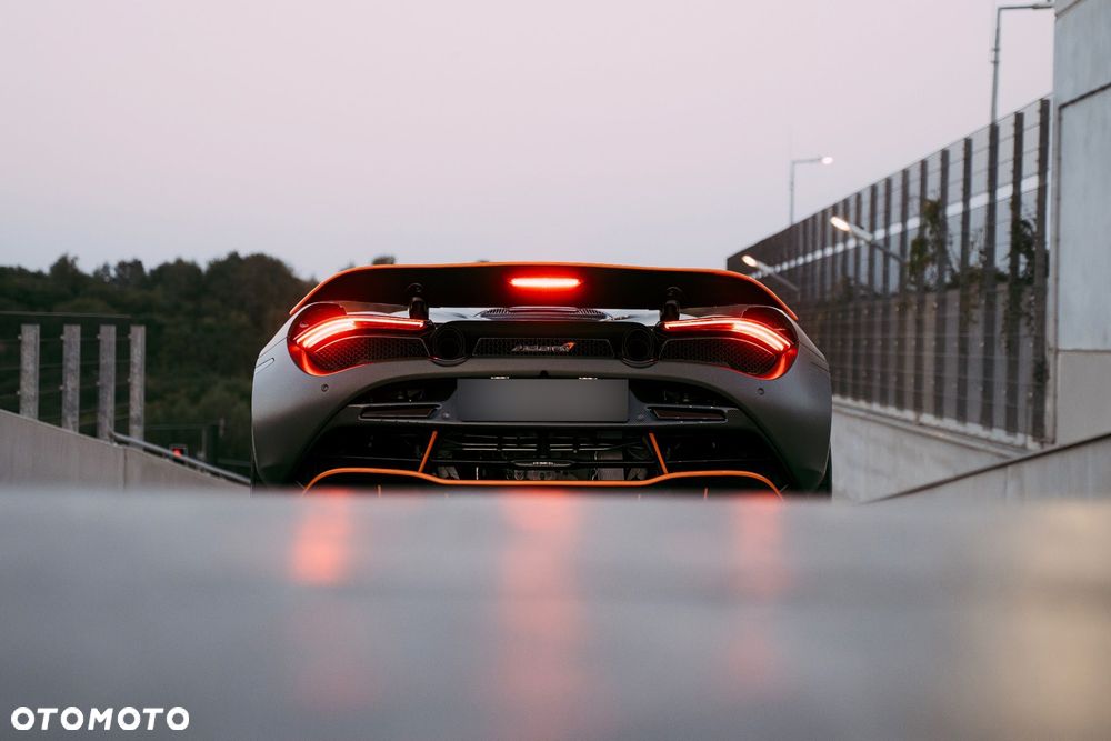 McLaren 720S Coupe - 13