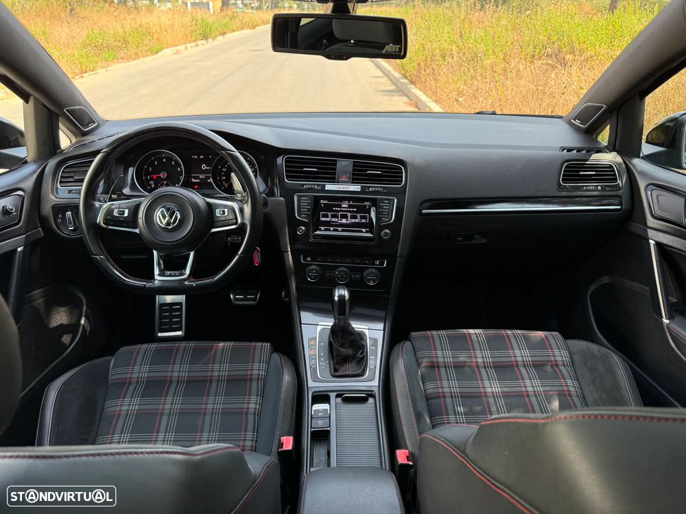 VW Golf - 31