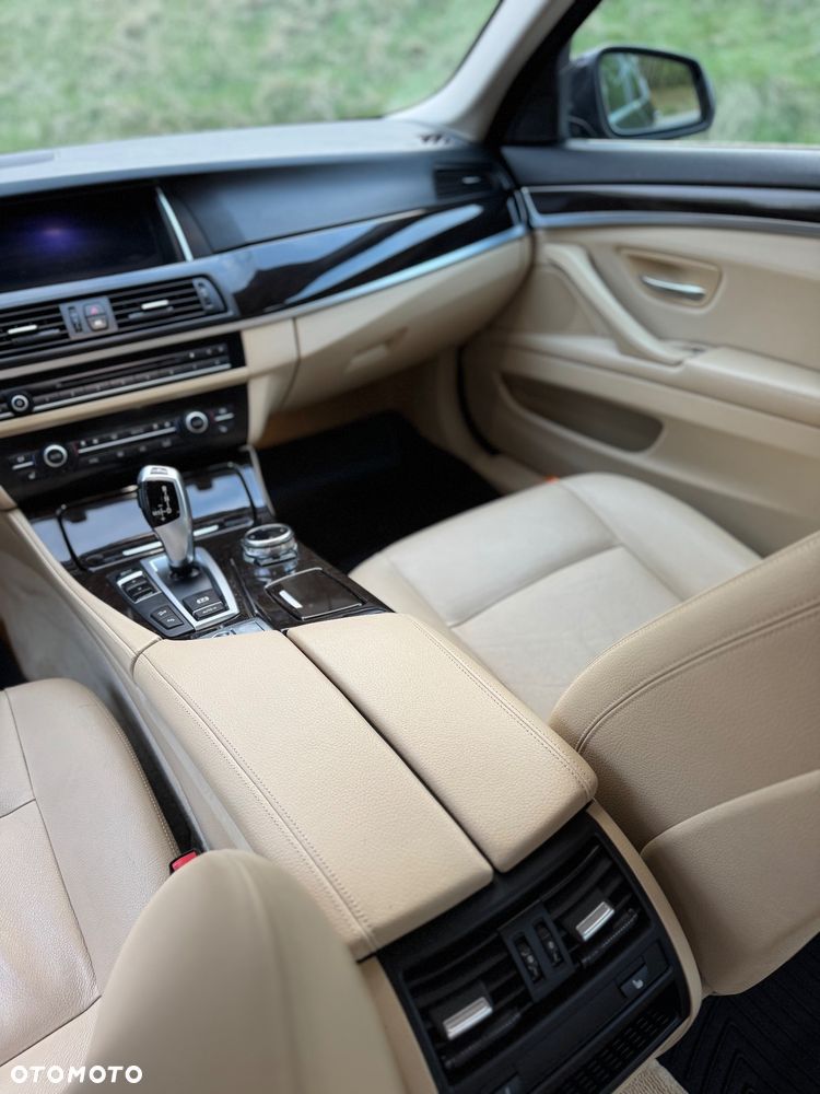BMW Seria 5 528i xDrive - 12
