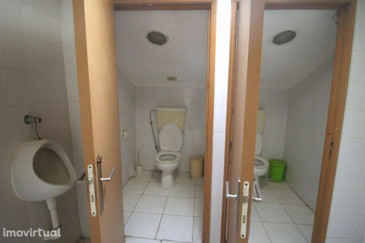 Imóvel com receção e vários pisos, vocacionado para Alojamento Local - Grande imagem: 5/6