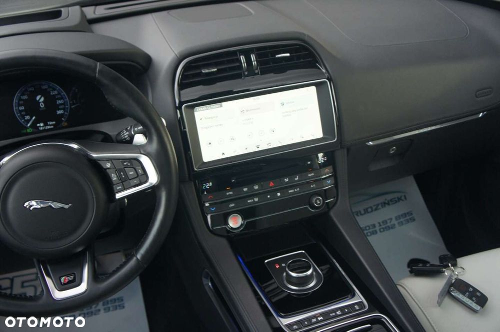 Jaguar F-Pace - 11