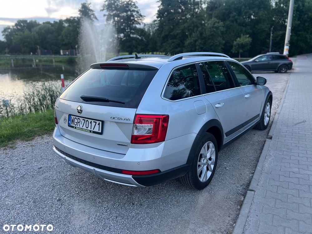 Skoda Octavia Scout 2.0 TDI 4x4 DSG - 8