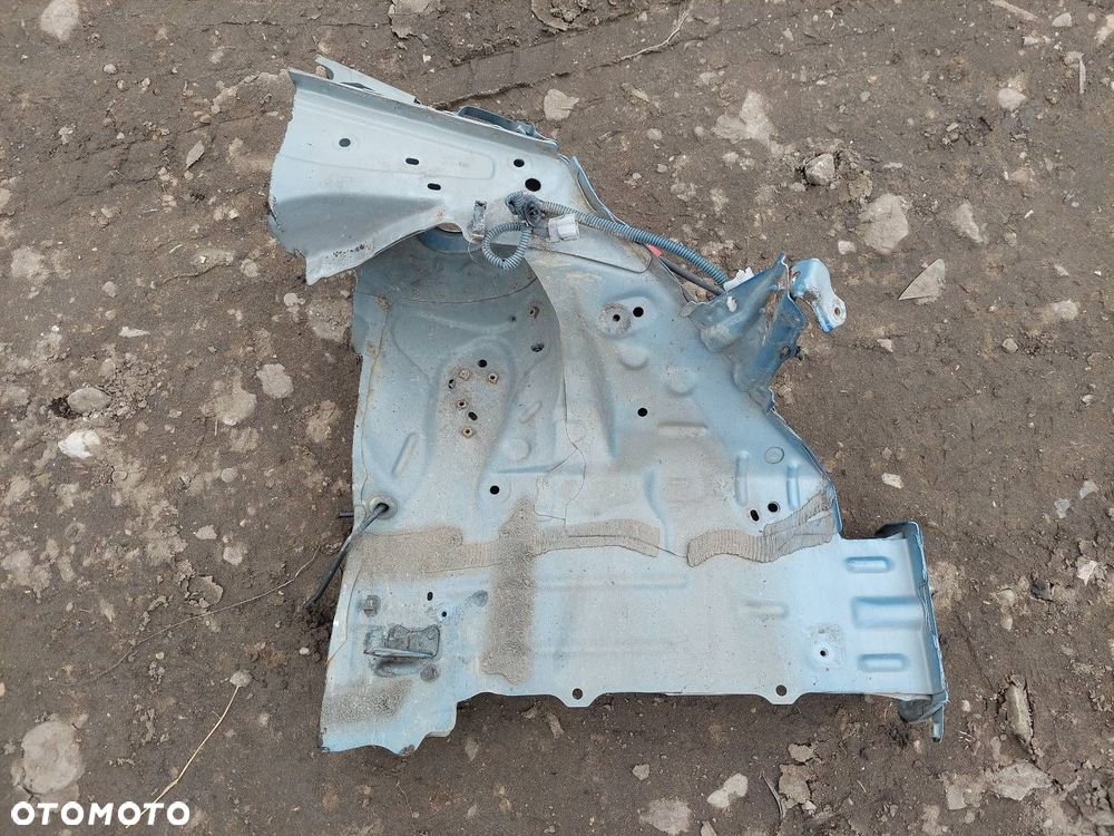 ĆWIARTKA PODŁUŻNICA PRAWY PRZÓD TOYOTA YARIS II 8T1 - 4