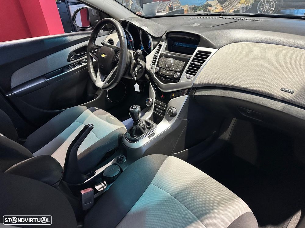 Chevrolet Cruze 1.6 LS - 8