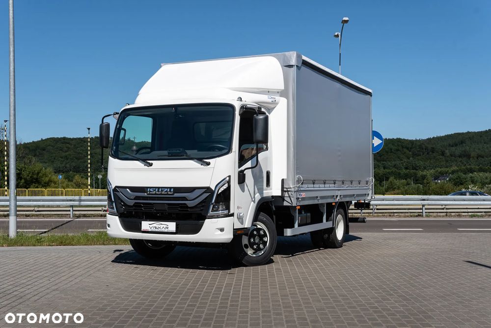 Isuzu M30 plandeka z windą - 2