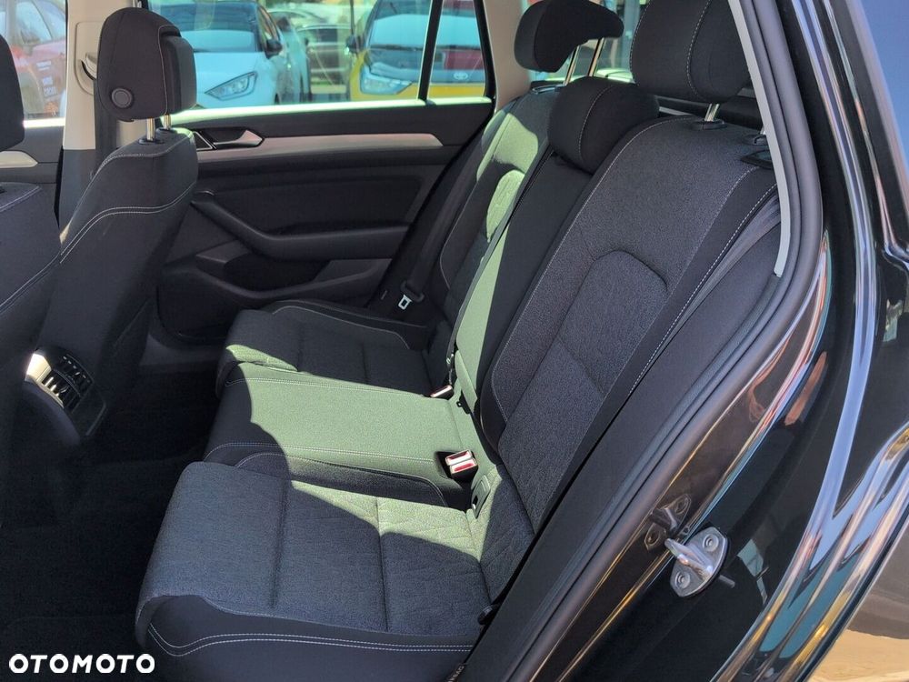 Volkswagen Passat - 16