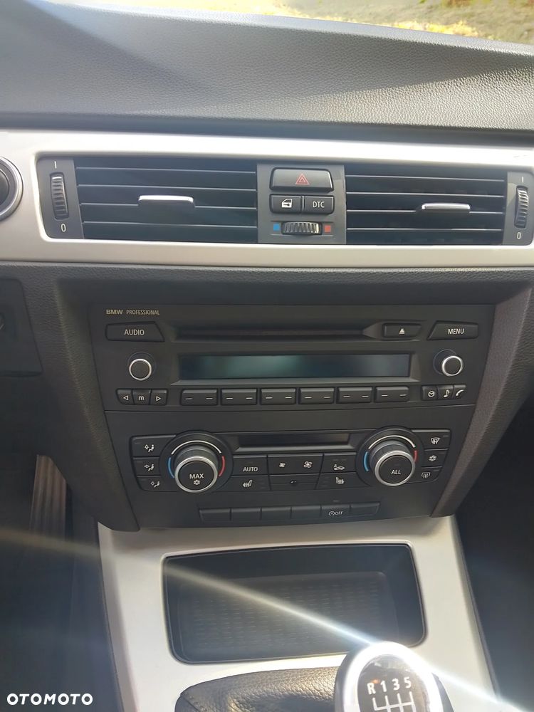 BMW Seria 3 318d DPF - 33