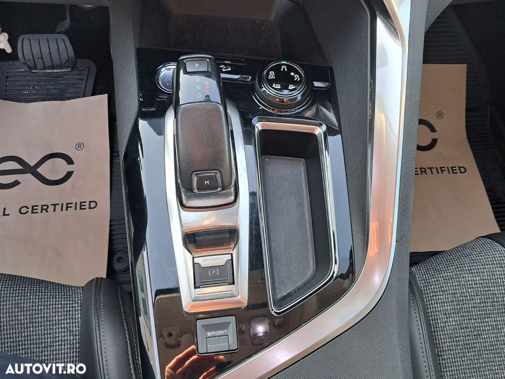 Peugeot 3008 1.6 PureTech Turbo S&S EAT8 Allure - 16