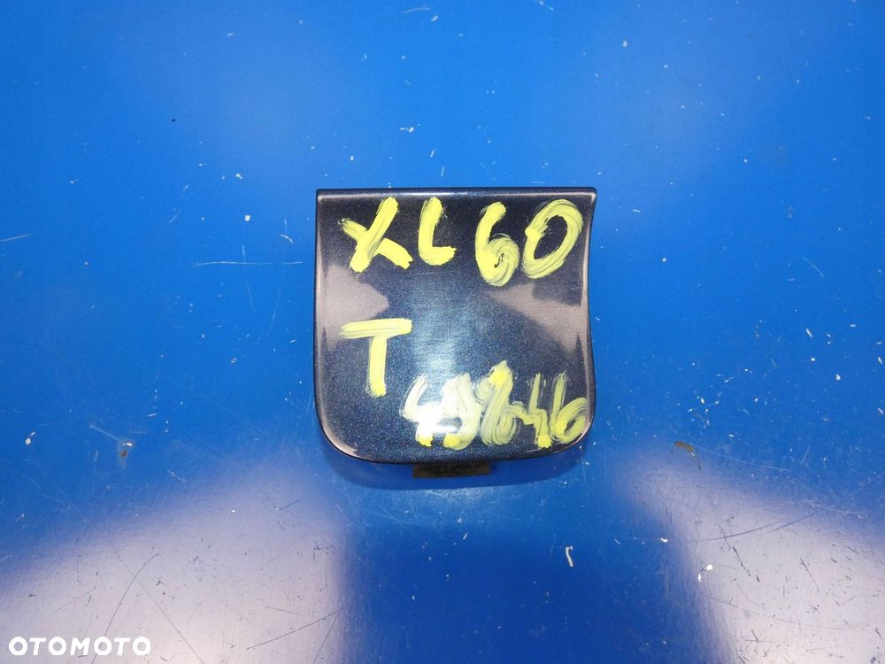 VOLVO XC60 I ZAŚLEPKA ZDERZAKA WKRĘTKI HAKA TYŁ - 1