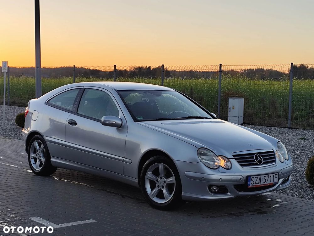 Mercedes-Benz C-Class 2005 photo 4