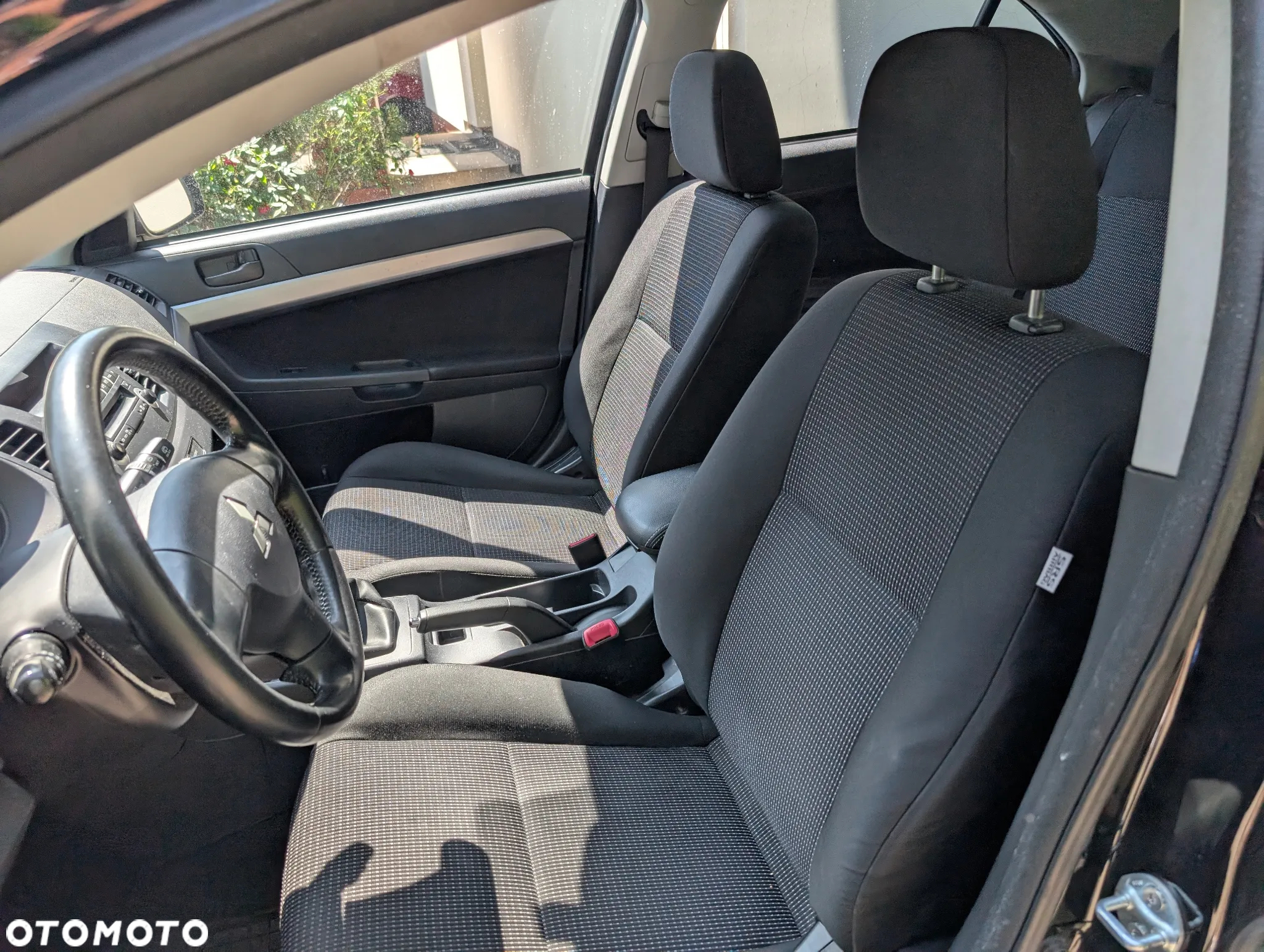 Mitsubishi Lancer 1.6 Inform - 12