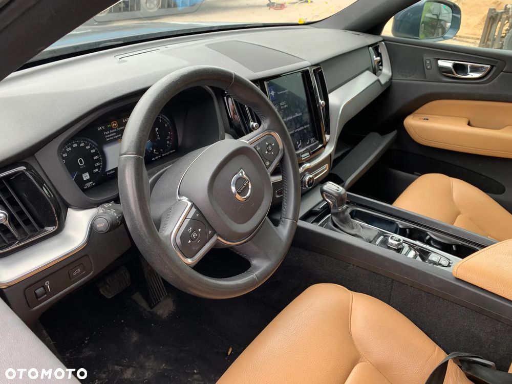 Volvo XC 60 T6 AWD Momentum - 8