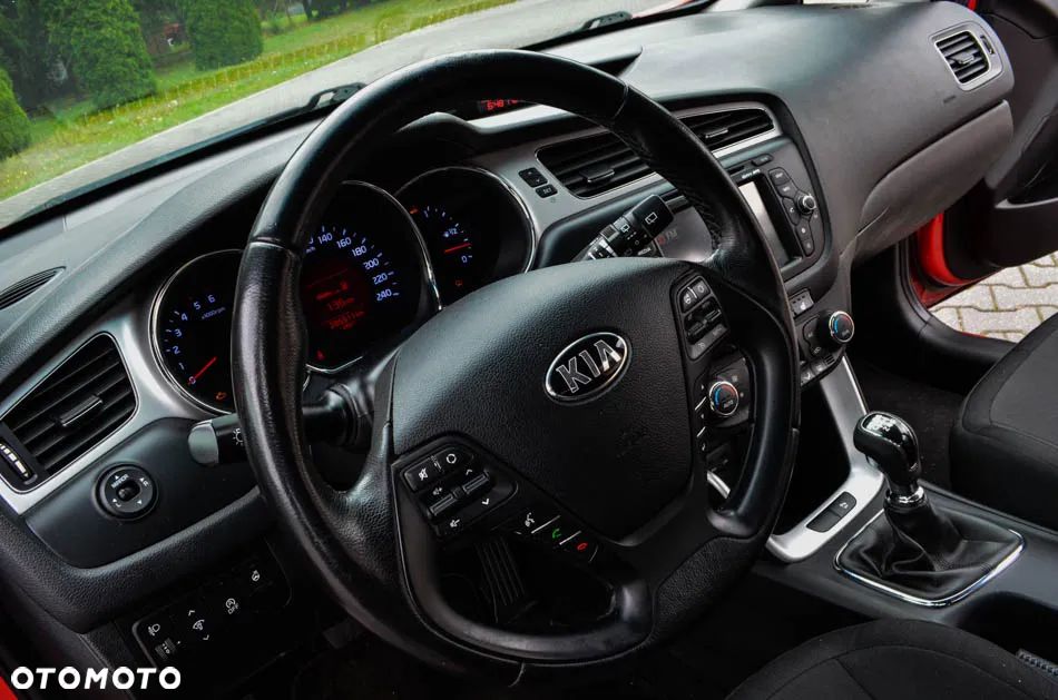 Kia Ceed 1.6 CRDi 128 Fifa World Cup Edition - 24