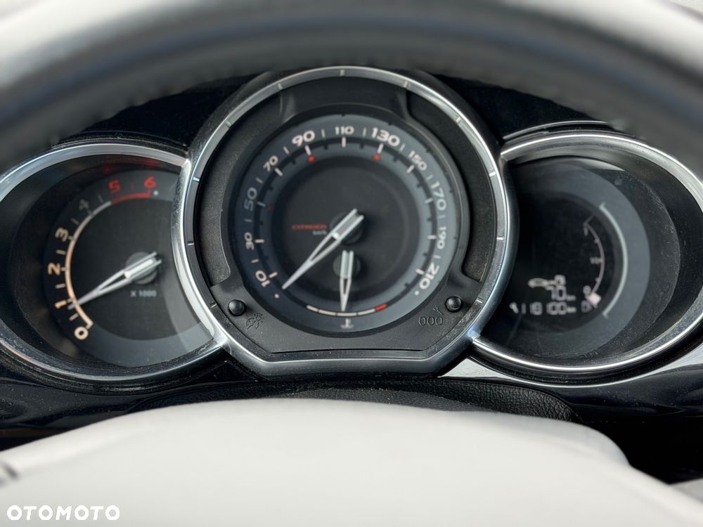 Citroën DS3 1.6 HDi SoChic - 25