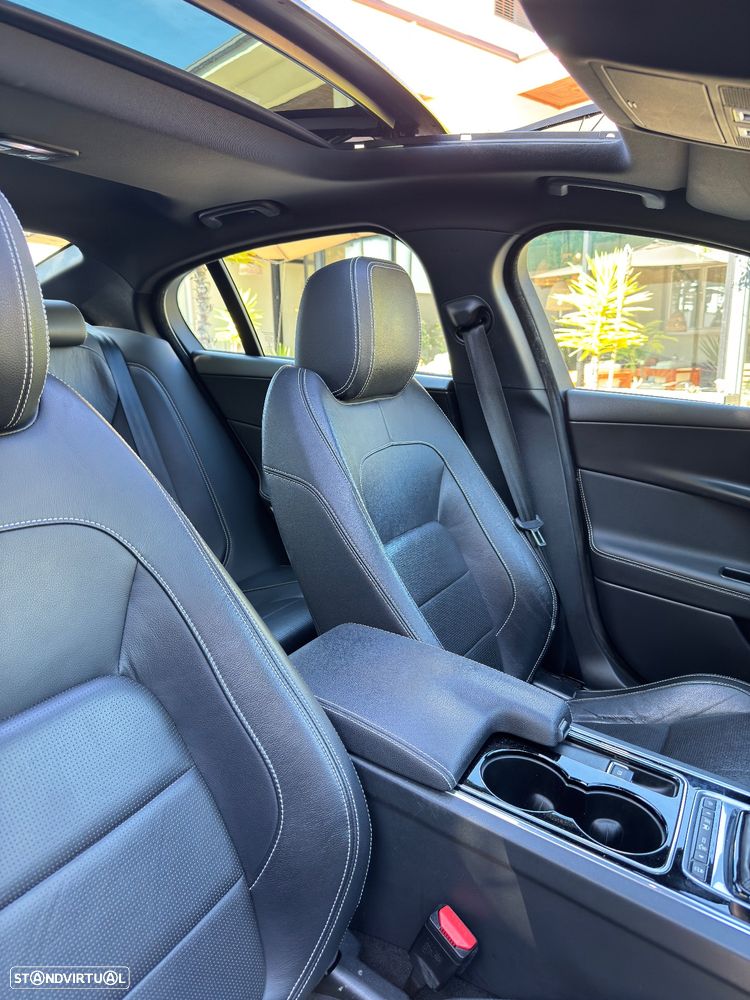 Jaguar XE 2.0 D R-Sport - 8