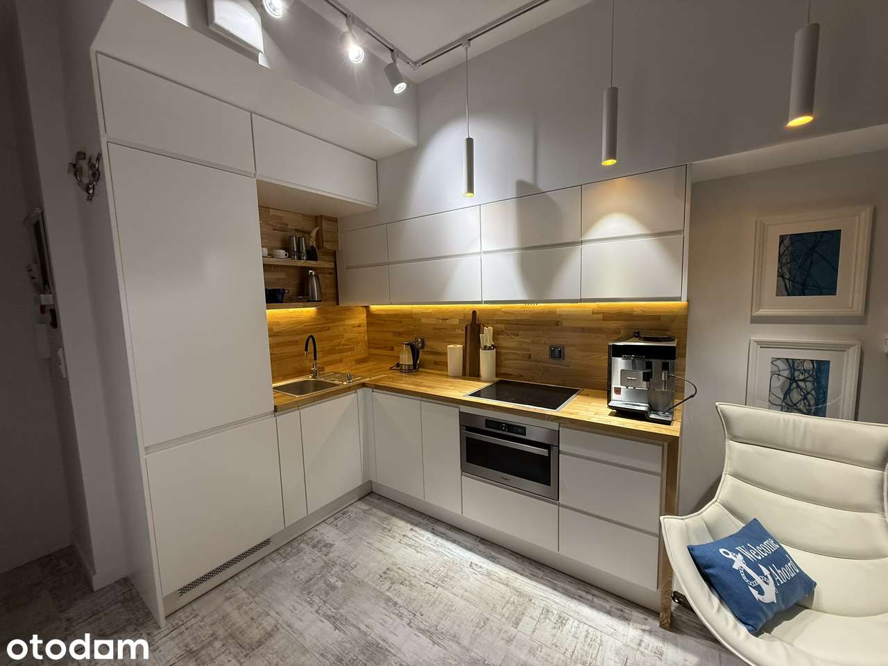 Apartament mieszkalny z balkonem i miejscem parkingowym.