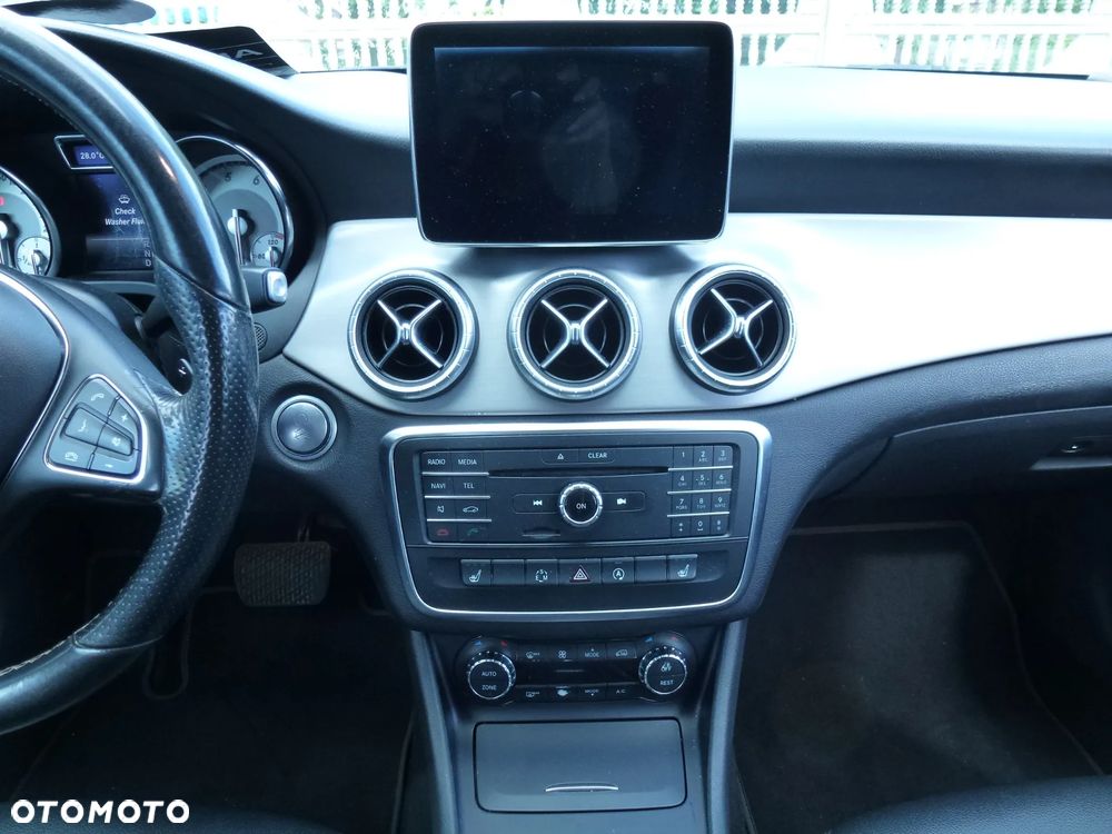 Mercedes-Benz CLA 250 4Matic 7G-DCT AMG Line - 12