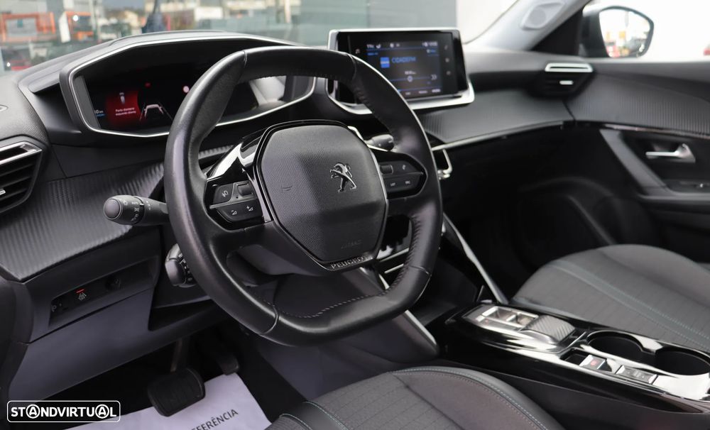 Peugeot 2008 1.2 PureTech Allure EAT8 - 10