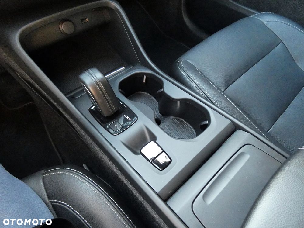 Volvo XC 40 D4 AWD Momentum (Intro Edition) - 38